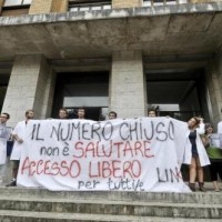 contro-il-numero-chiuso