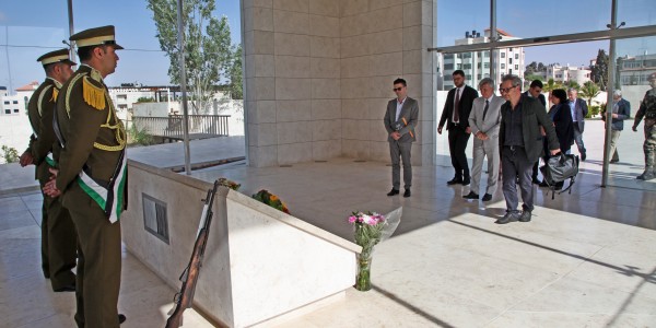 la delegazione di Sel visita la tomba di Yasser Arafat
