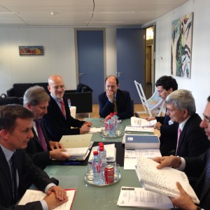 foto tavolo Vendola hahn