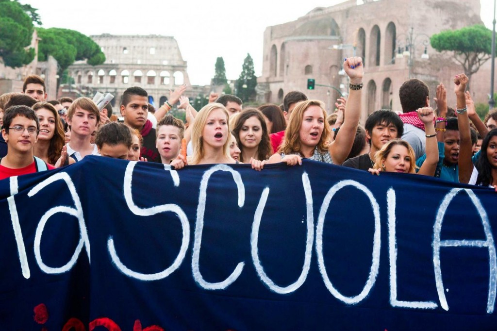 Manifestazione studenti e lavoratori della scuola contro il Governo Monti