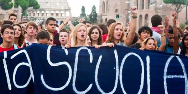 Manifestazione studenti e lavoratori della scuola contro il Governo Monti
