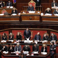 Il governo Renzi chiede la fiducia al Senato