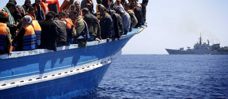 IMMIGRAZIONE: MILLE IN SALVO. SU GOMMONE ANCHE UN CADAVERE