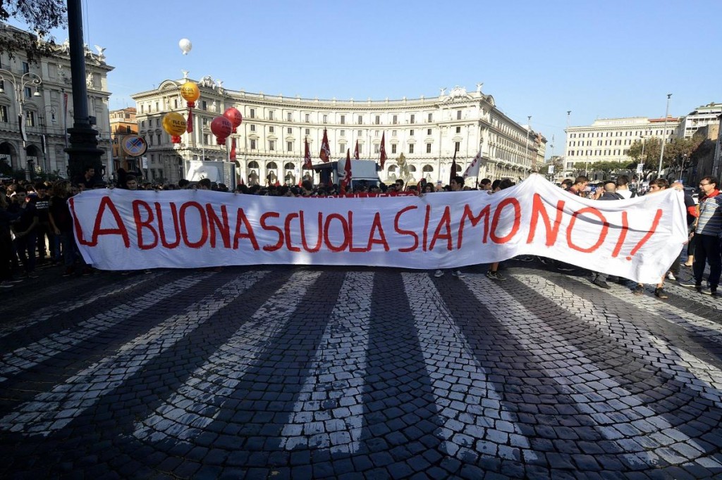 Roma, Cortei degli studenti in occasione dello sciopero nazionale della scuola