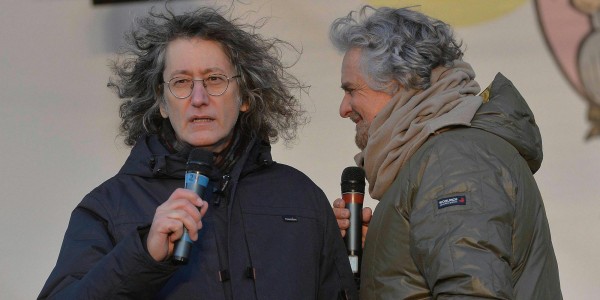 GIANROBERTO-CASALEGGIO-OPERATO-facebook