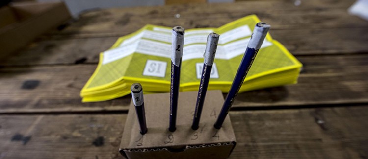 Italians vote in referendum on duration of oil concessions