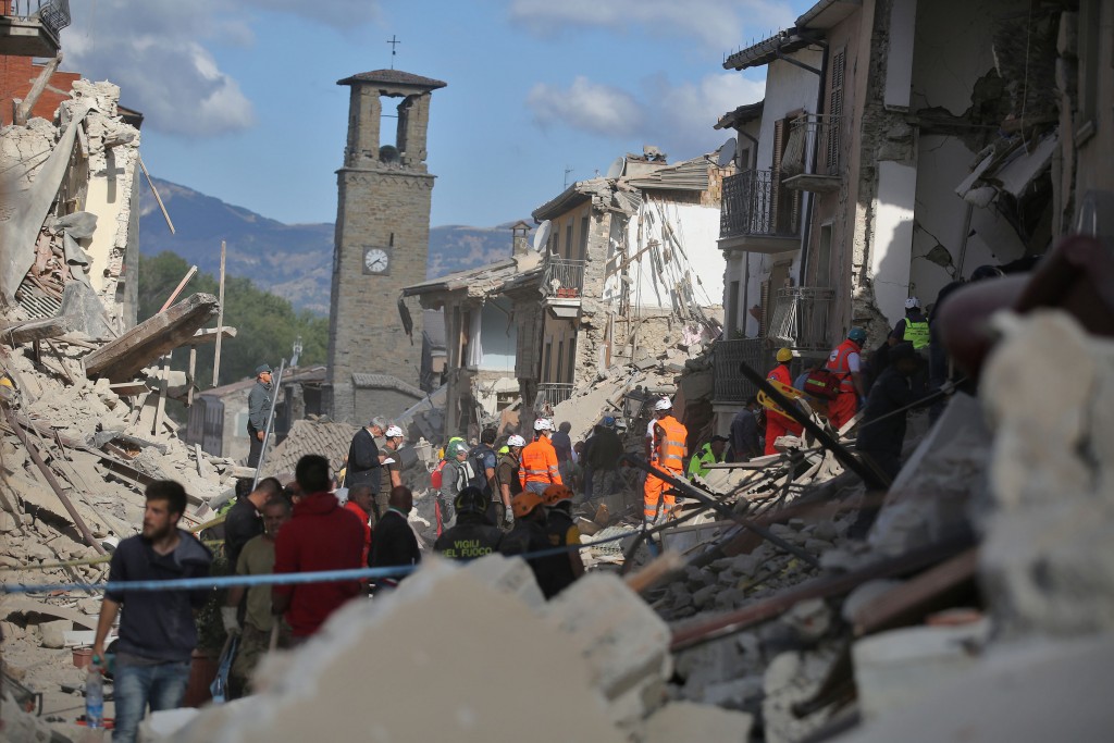 Terremoto di magnitudo 6.0 devasta il centro Italia: le immagini di Amatrice distrutta